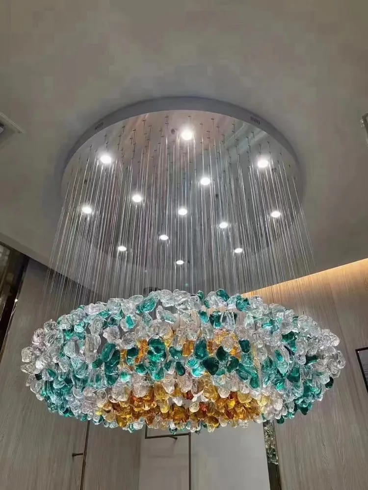أحجار زجاجية ديكورية لتفصيل الثريات – Decorative Glass Stones for Custom Chandeliers